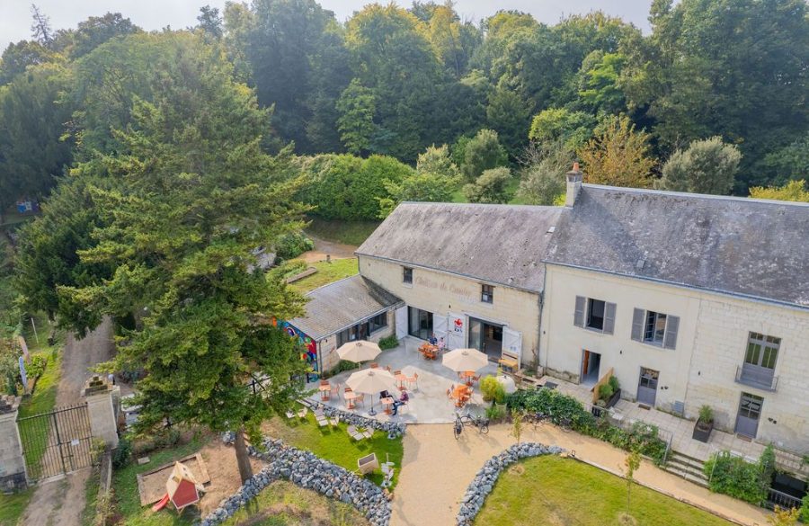 Terres d'Émotions : Le Château de Candes à l'honneur sur une double page