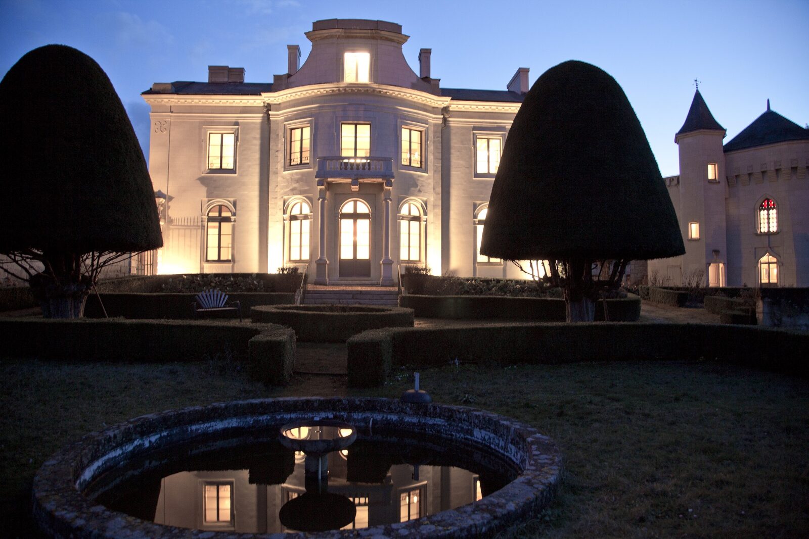 Le château de Candes à la tombée de la nuit